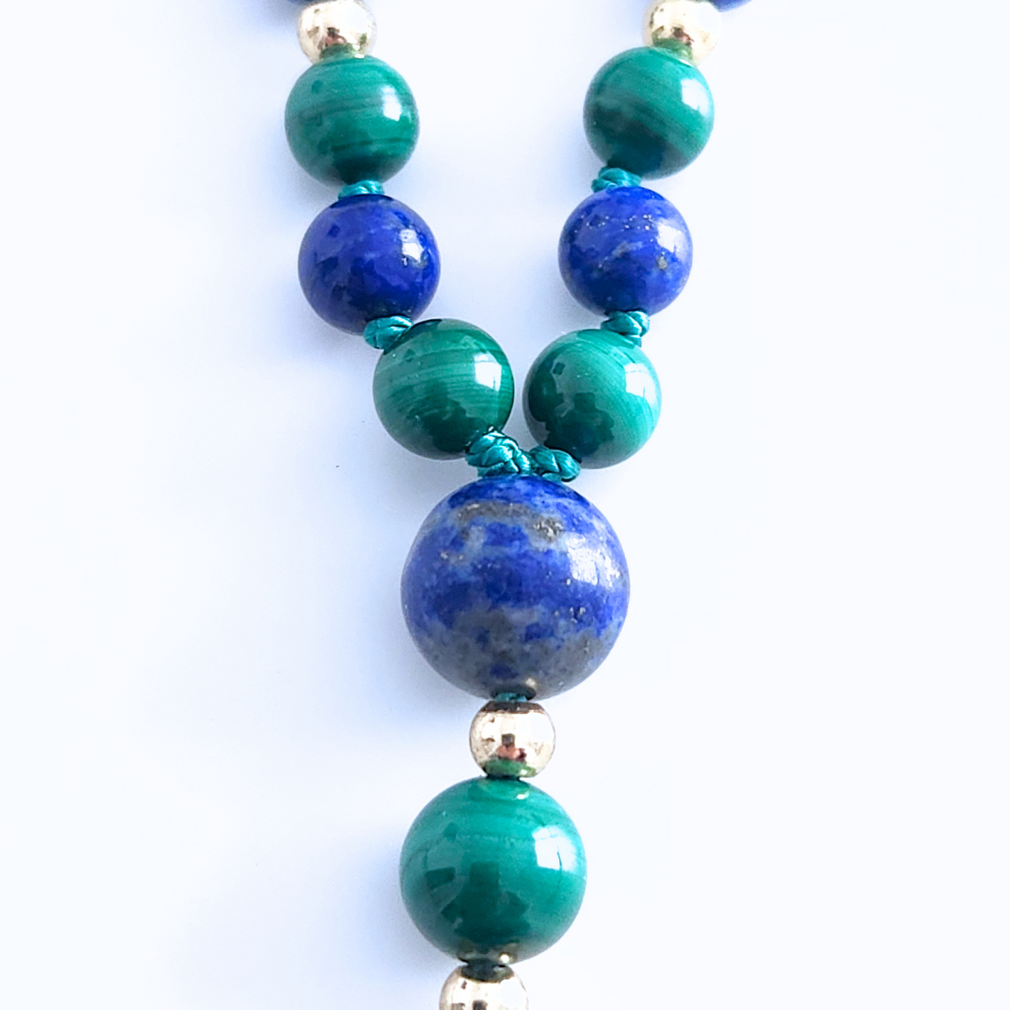 Mala en pierre naturelle de lapis-lazuli et malachite.