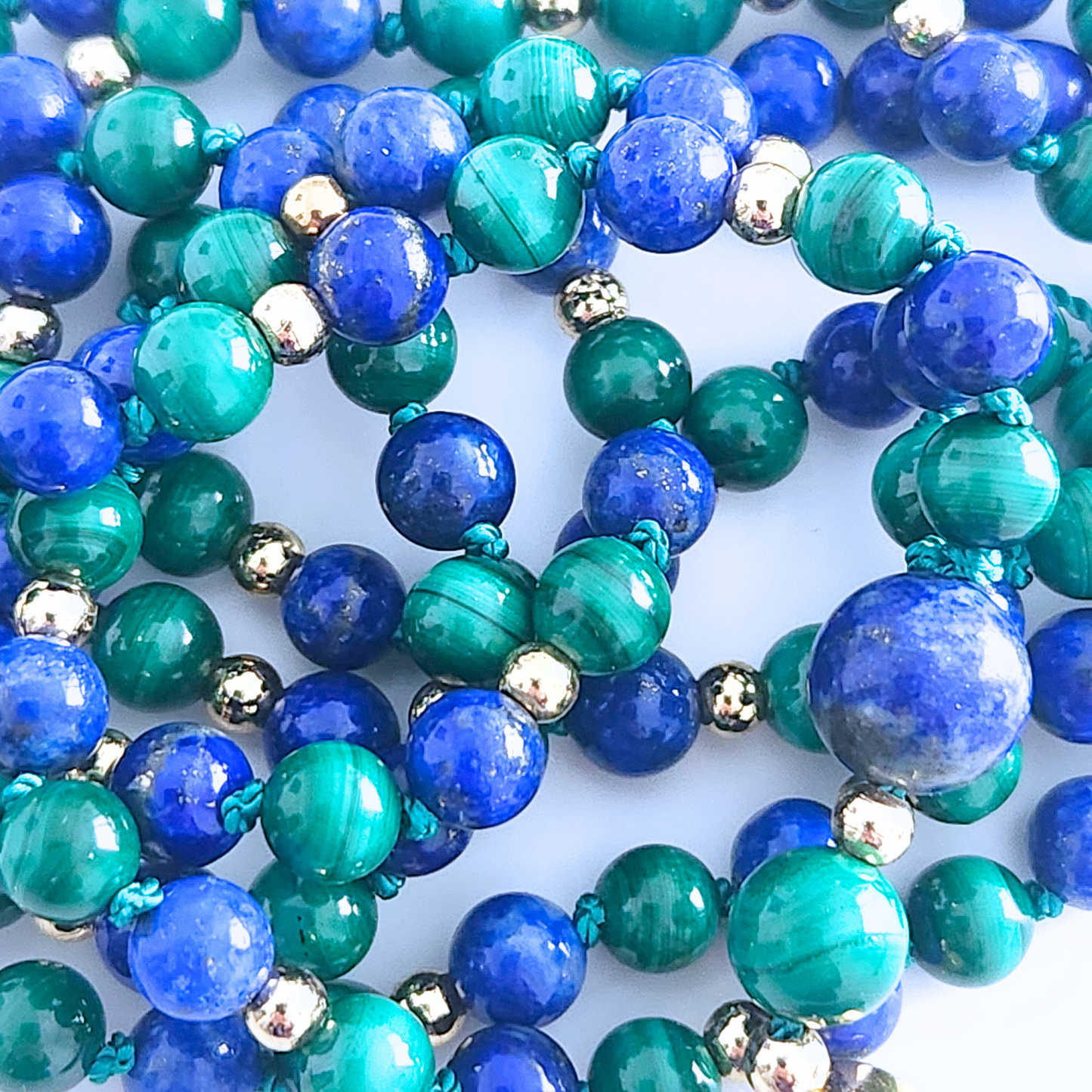 Mala en pierre naturelle de lapis-lazuli et malachite.