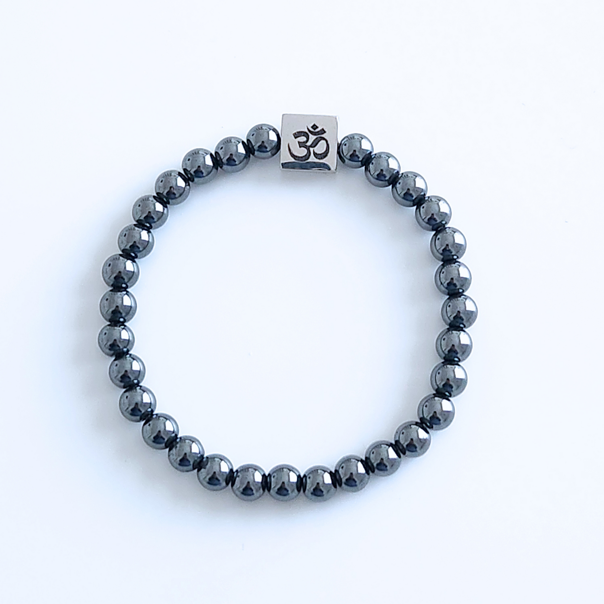 Bracelet pour homme en pierre naturelle d’hématite noire.