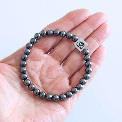 Bracelet pour homme en pierre naturelle d’hématite noire.