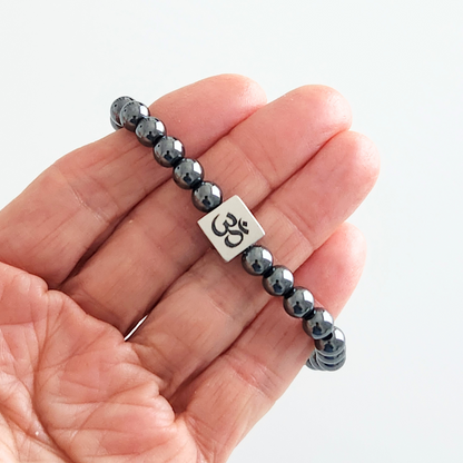 Bracelet pour homme en pierre naturelle d’hématite noire.