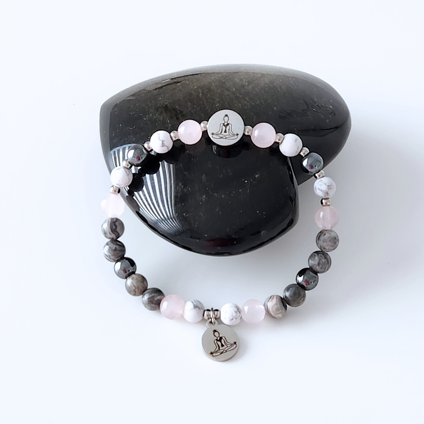 Bracelet en pierre naturelle d'hématite, howlite, jaspe gris et quartz rose.