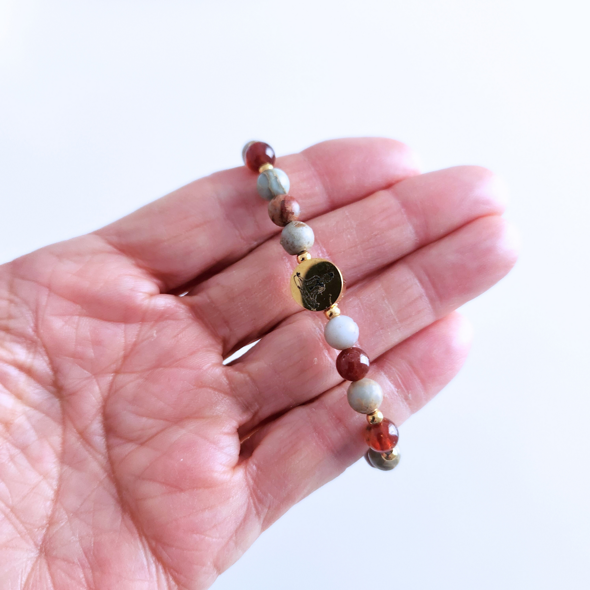 Bracelet pour femme en pierre naturelle de jaspe impérial et grenat héssonite.