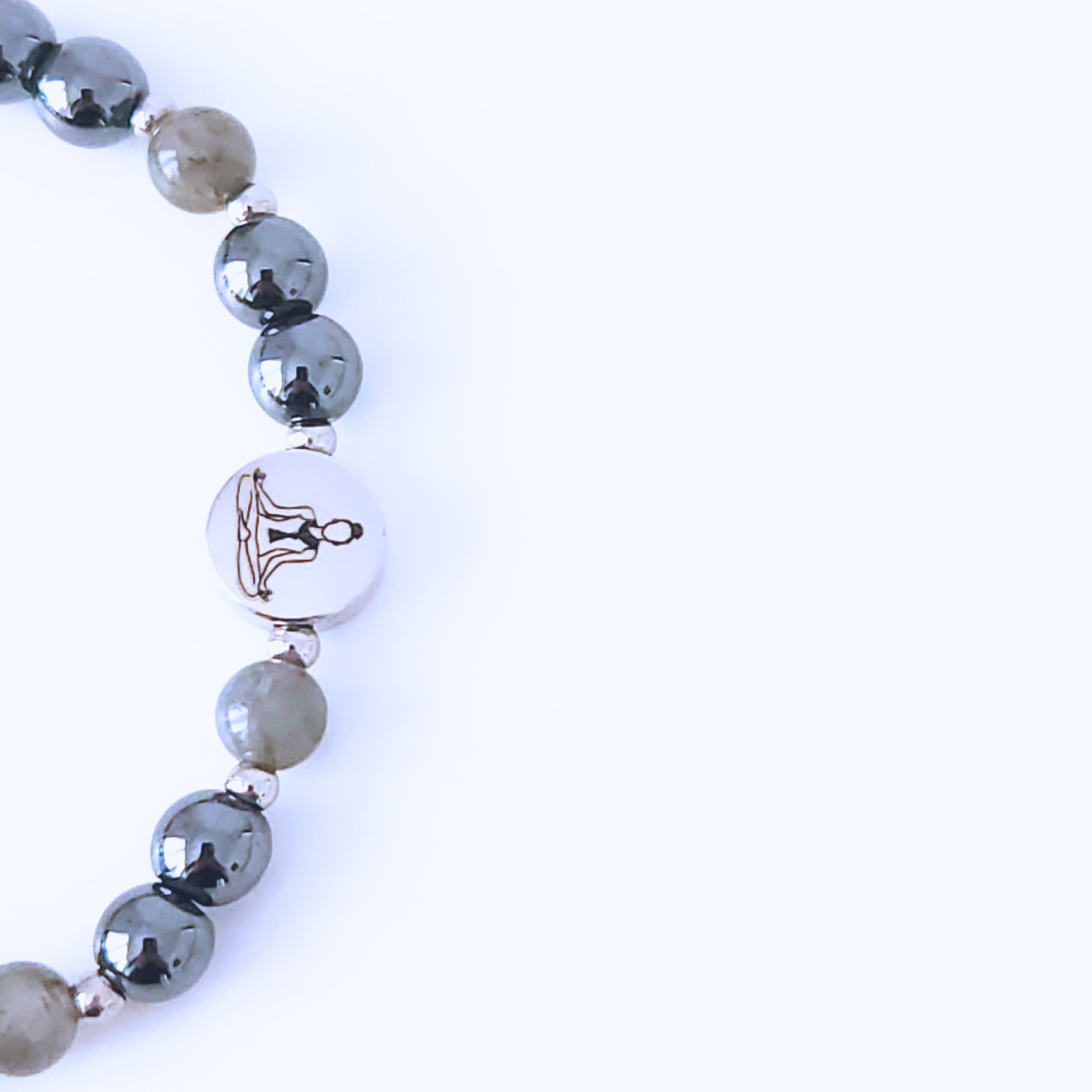 Bracelet en pierre naturelle d'hématite et de labradorite.