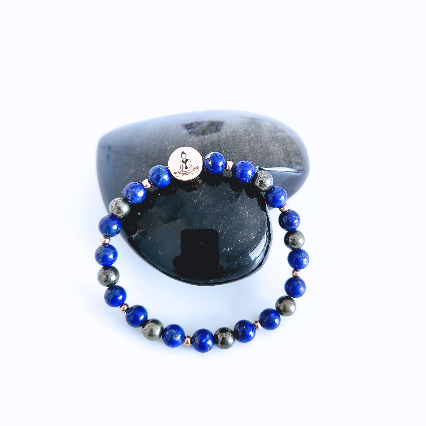 Bracelet en pierre naturelle de lapis lazuli et de pyrite.