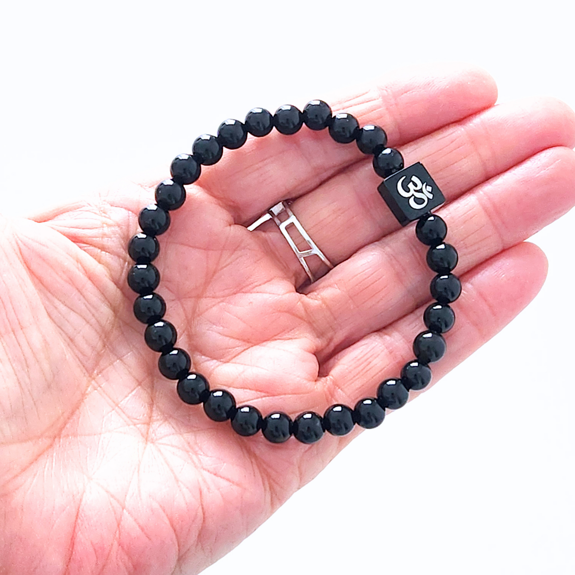 Bracelet pour homme en pierre naturelle d'onyx.