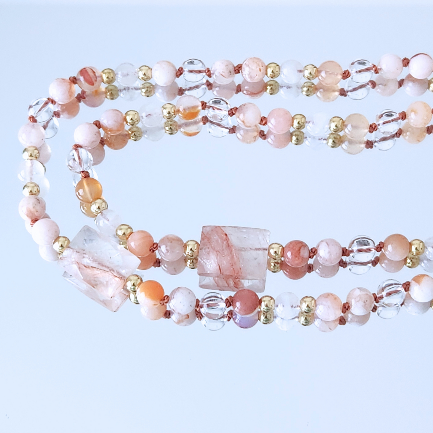 Mala en pierre naturelle d'agate fleur de cerisier, pierre de lune et quartz clair.