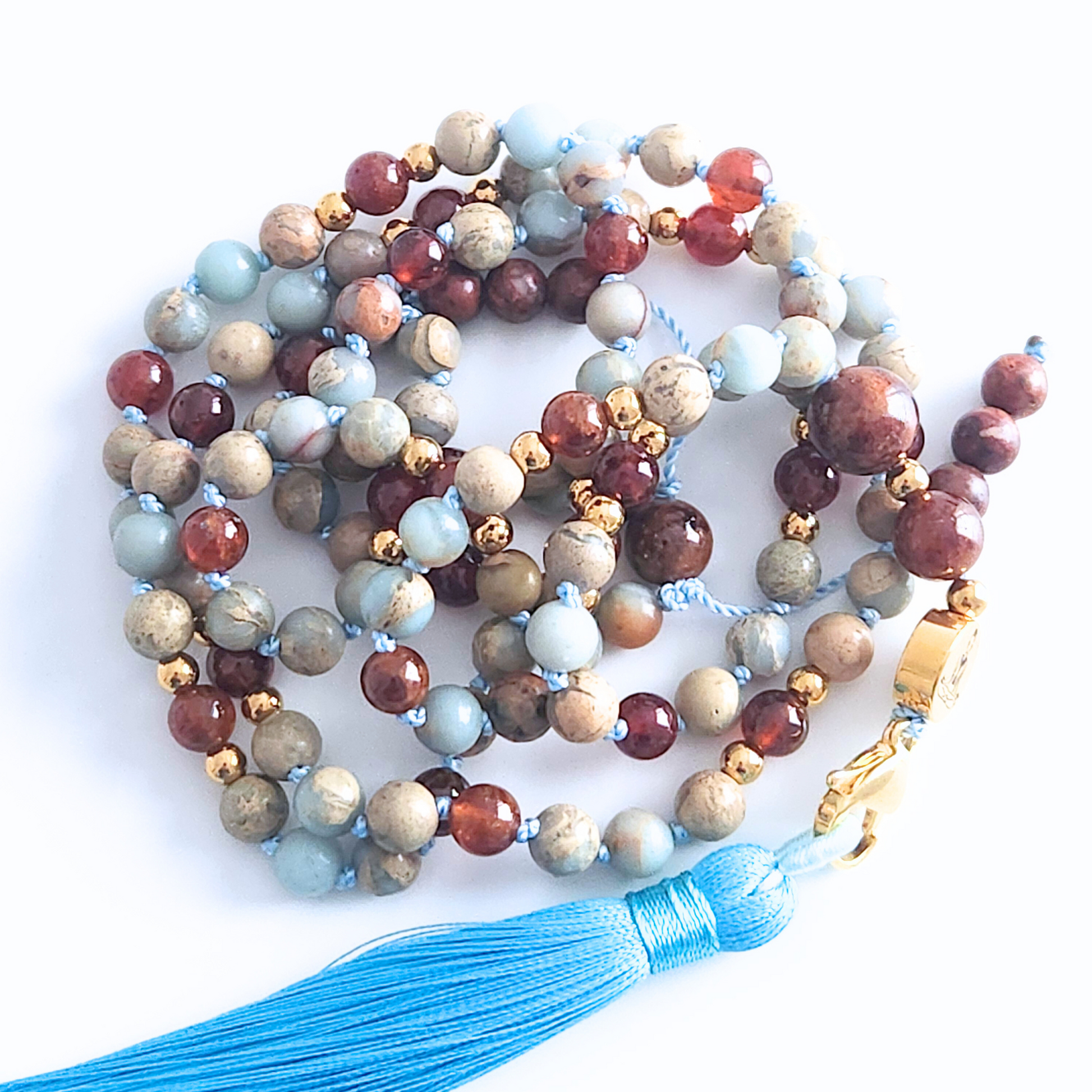 Mala en pierre naturelle de jaspe impérial et de grenat héssonite.