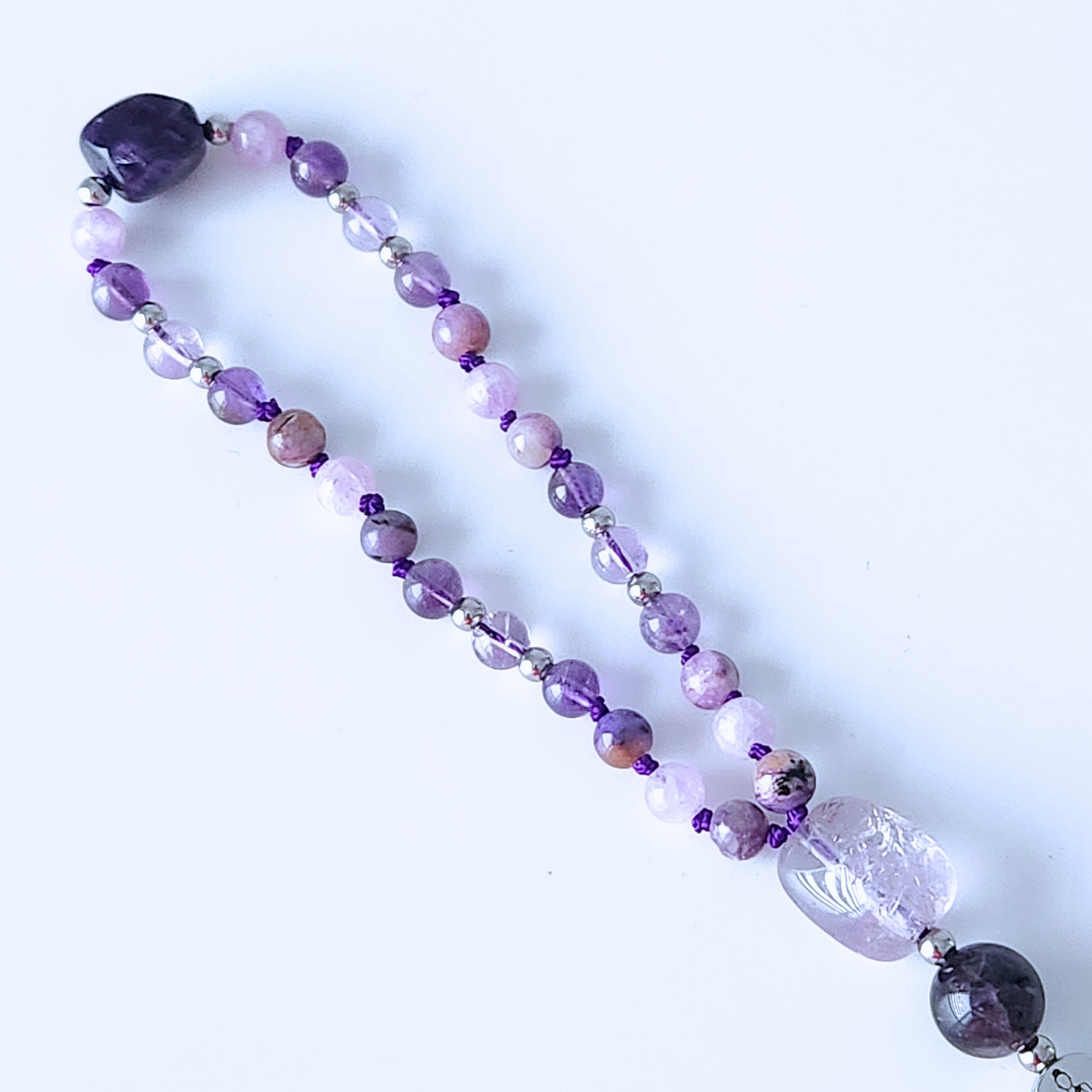 Mini mala de poche en pierre naturelle de charoïte, améthyste et kunzite.