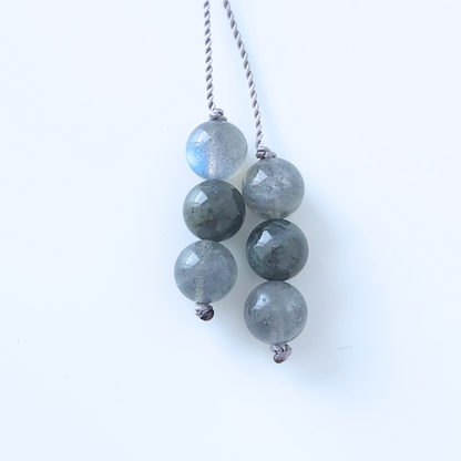 Mini mala de poche en pierre naturelle de labradorite et hématite noire.