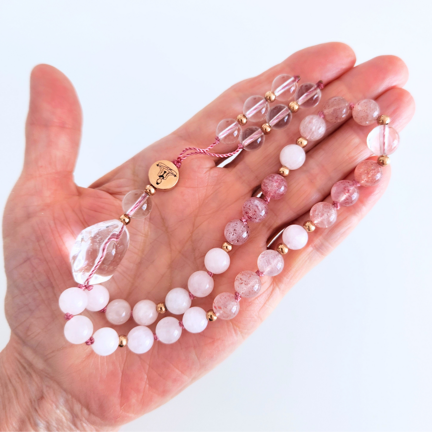 Mala en pierre naturelle de quartz rose, quartz fraise de lépidocrocite et quartz clair.