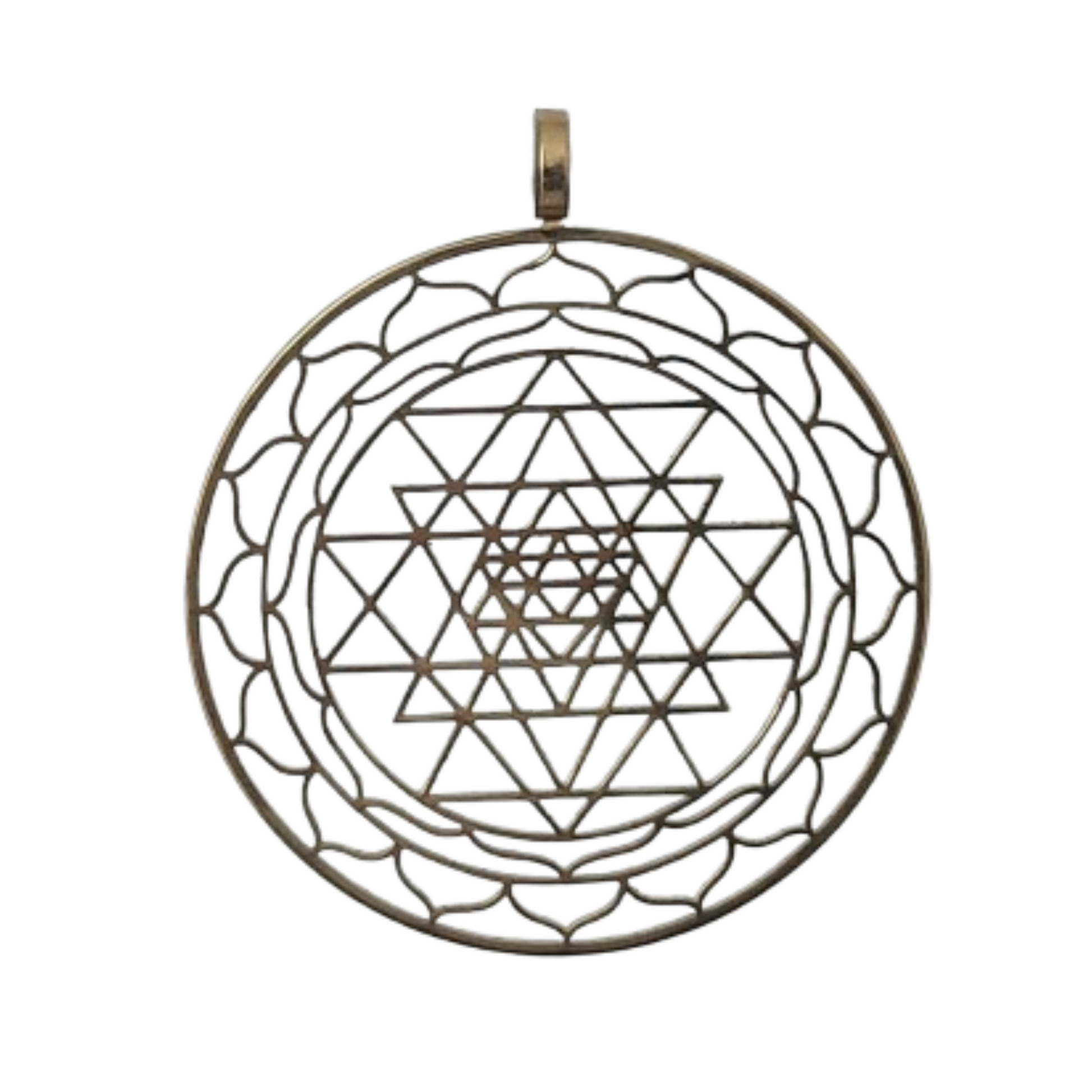 Pendentif Sri Yantra en acier inoxydable de couleur dorée.