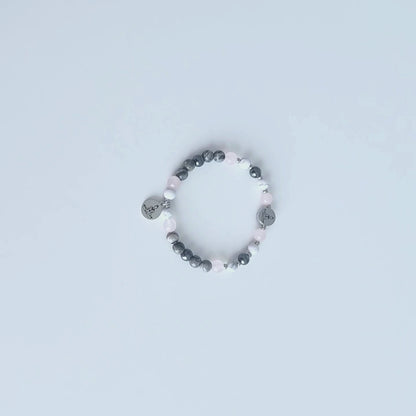 Vidéo du bracelet en pierre naturelle d’hématite, howlite, jaspe gris et quartz rose.