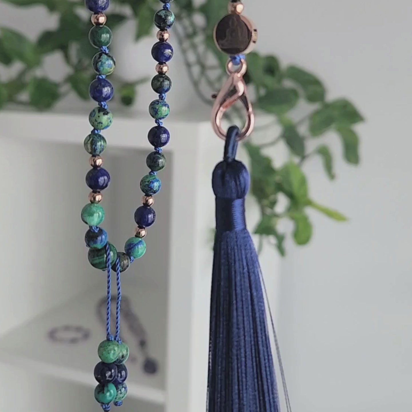 Vidéo mala en pierre naturelle d’azurite-malachite, lapis lazuli et malachite.