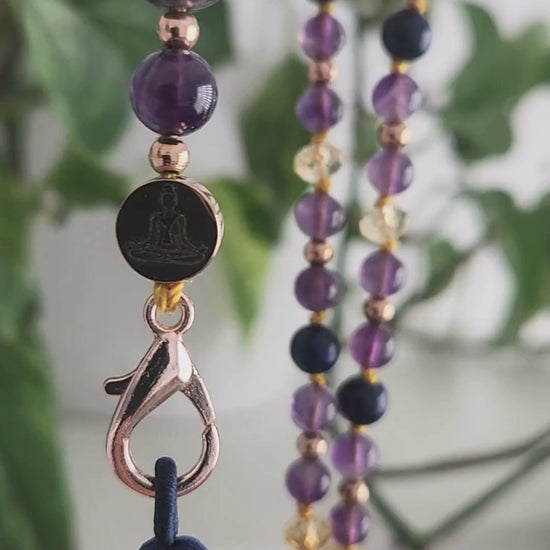 Vidéo du mala en pierre naturelle d'améthyste, citrine et lapis-lazuli.